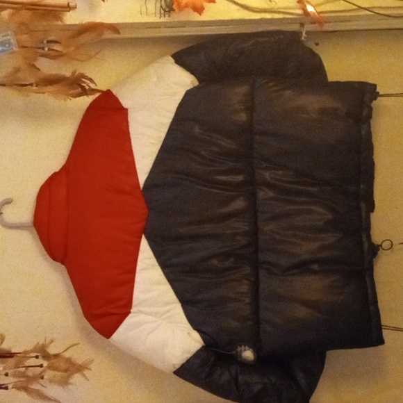 CI SONO Size M in Mens. Color's are Red,White & Navy. Zips Up with two side hand - Picture 2 of 8